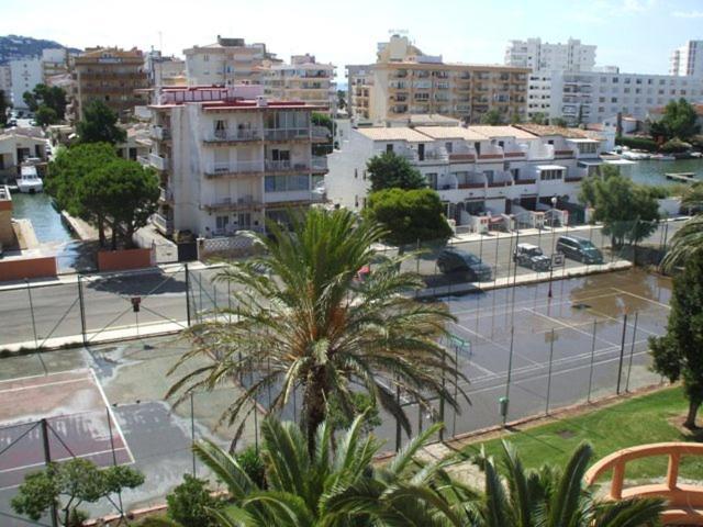 Apartamentos Isla De Rosas Bagian luar foto